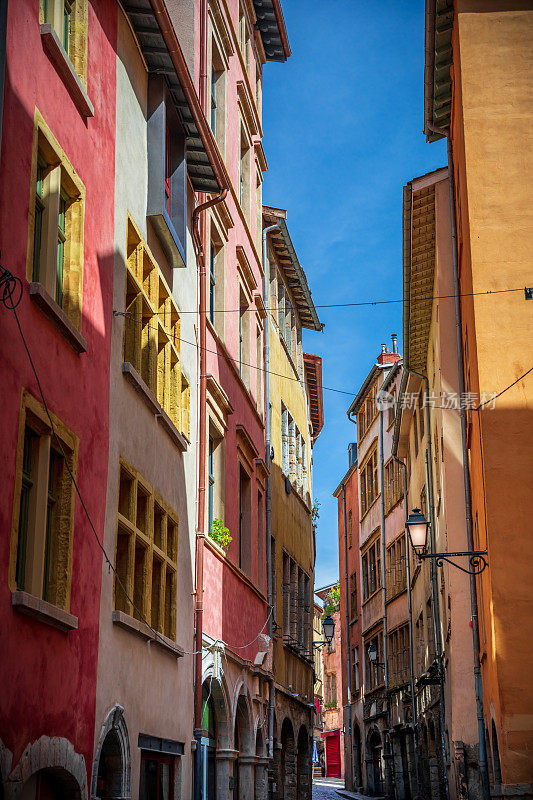 法国里昂古城也叫特拉布利，美丽而多彩的狭窄街道