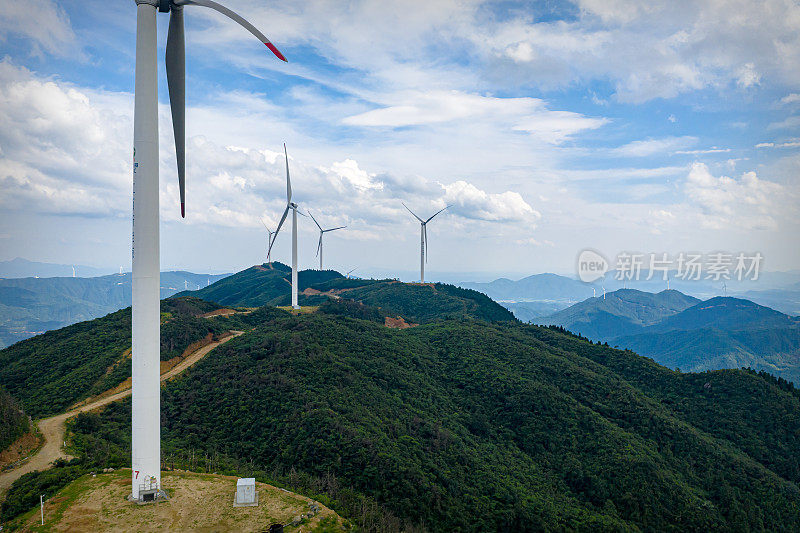 风力发电大面积分布在山区