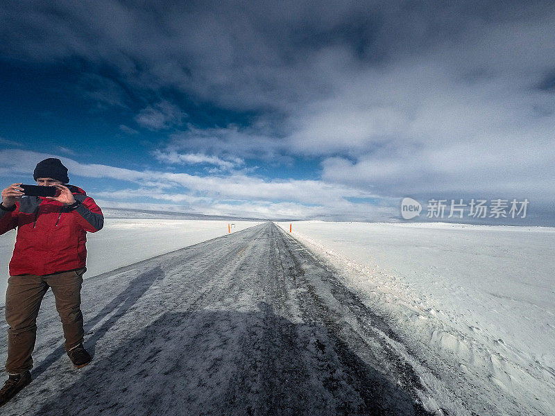 冰岛的摄影师在路上拍摄PIC