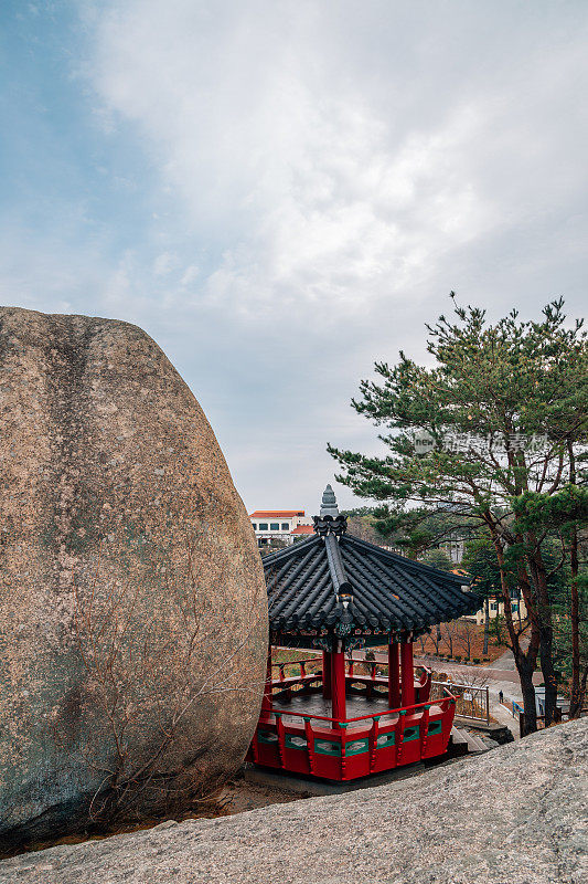 Yeongnangjeong韩国传统亭子Yeongnangho湖Beombawi岩