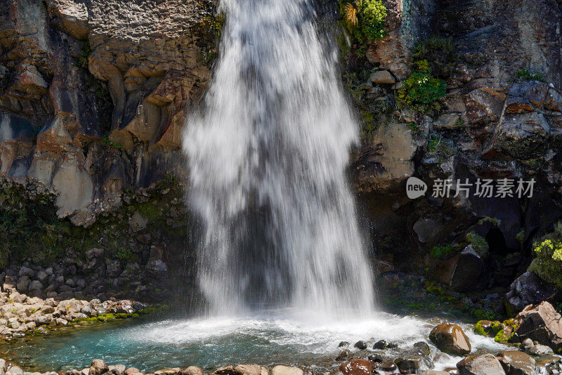 环山轨道风景——汤加里罗国家公园的塔拉纳基瀑布，马纳瓦图-旺加努伊，新西兰