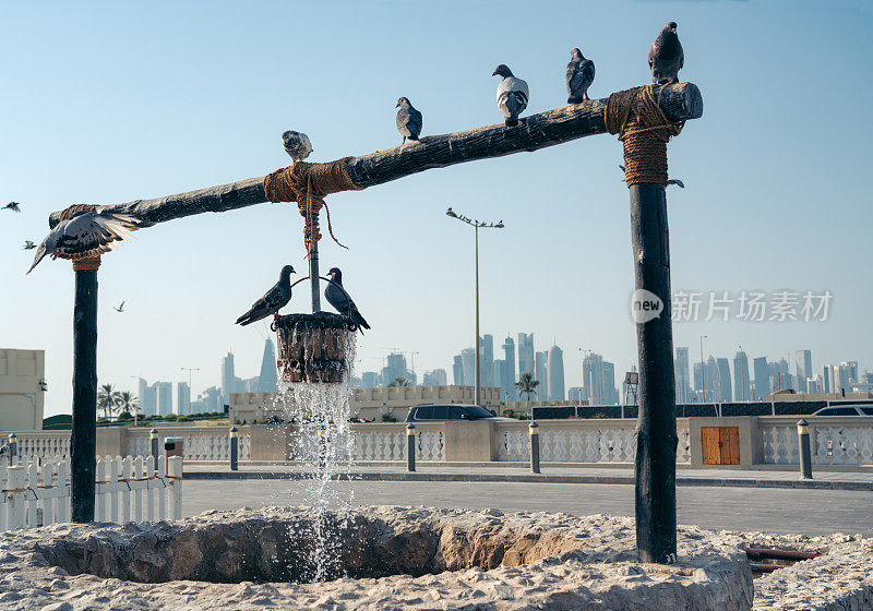 古老的水井位于卡塔尔多哈瓦基夫市场