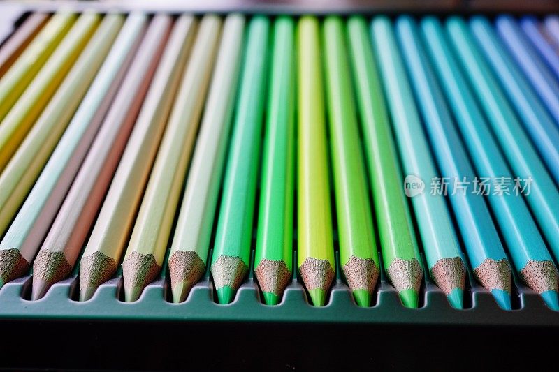 五彩缤纷的彩色铅笔收藏