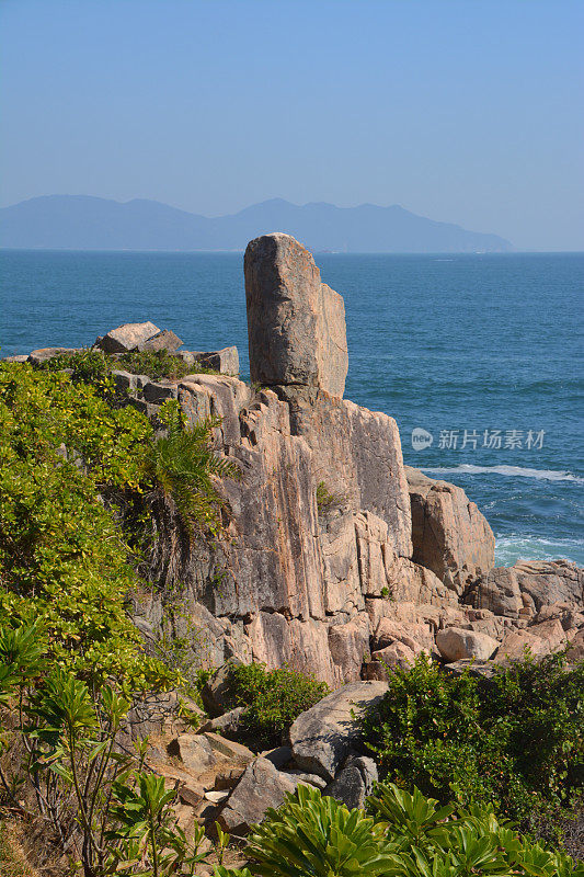 位于香港塔门(草岛)的平衡岩石