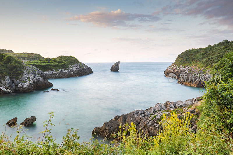 阿斯图里亚斯海岸布尔纳海滩的海景