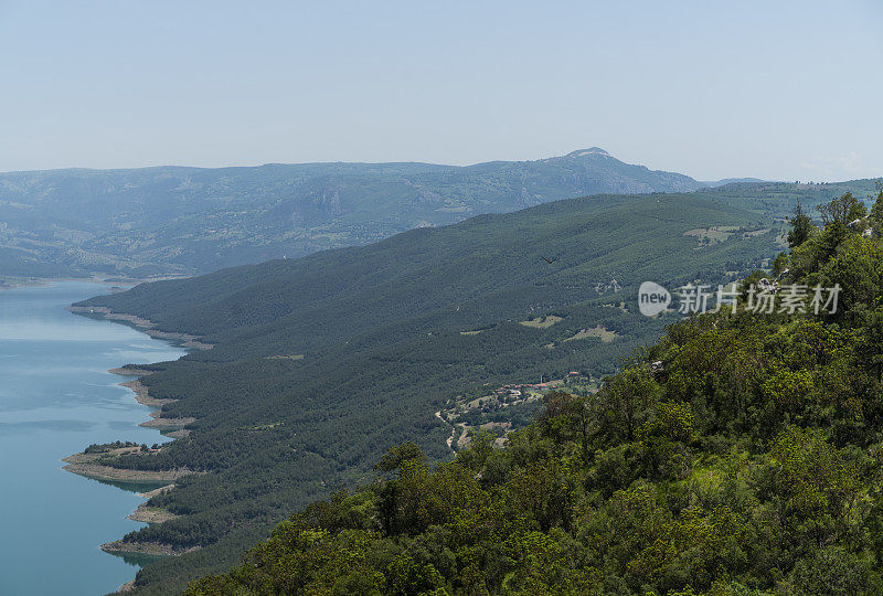 黑海地区Samsun省Vezürköprü峡谷中的Kızılırmak河的景色