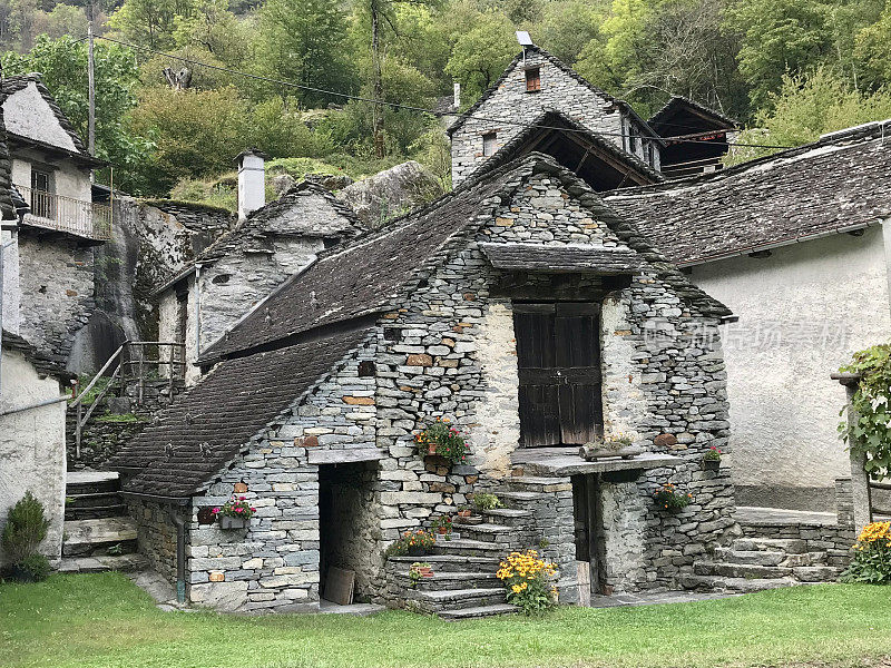 瑞士-康顿提基诺-瓦勒玛卡-托托村