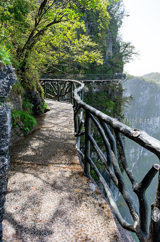 张家界国家公园天门山(天堂之门)的空中步道，中国湖南张家界天门山步道