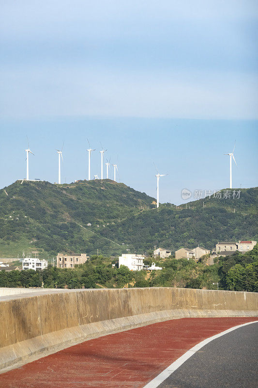 中国舟山岛上的风力涡轮机