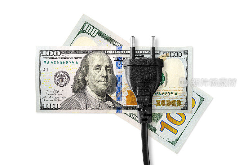白底的一百美元钞票。能源危机和昂贵的电力、天然气价格。暖气费、煤气费和电费都很贵