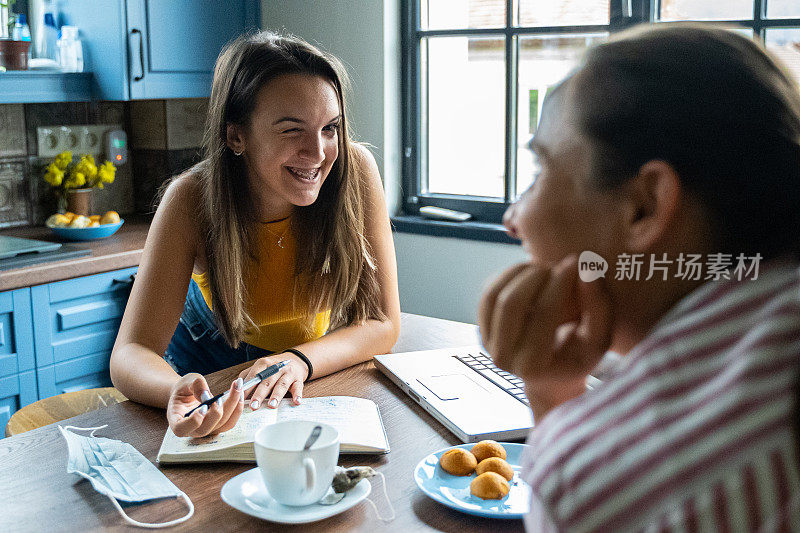 Z世代女孩在家自学，请家教。