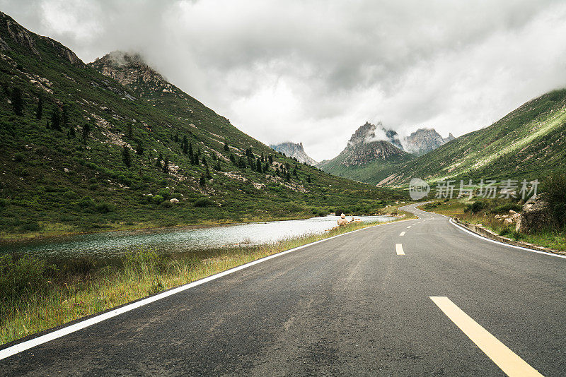 中国连宝业泽的山路