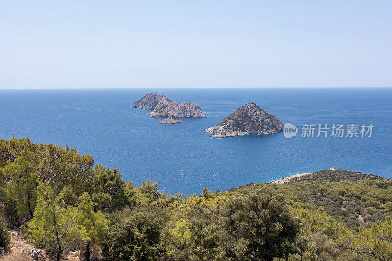 海岸夏季景观-在吉利多亚角灯塔的看法