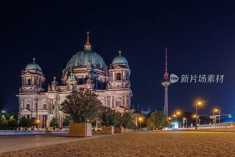 柏林大教堂和电视塔的夜晚