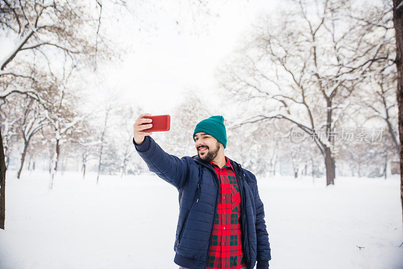 男人把selfies