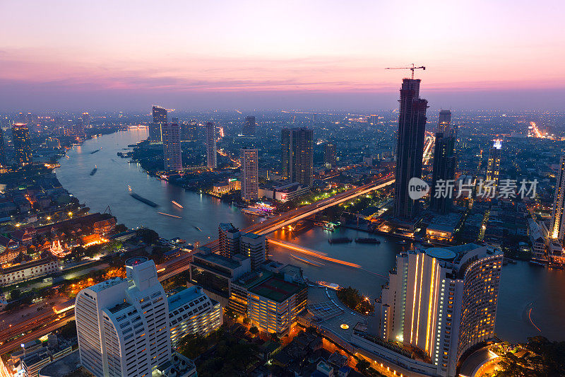 从空中俯瞰曼谷的黄昏