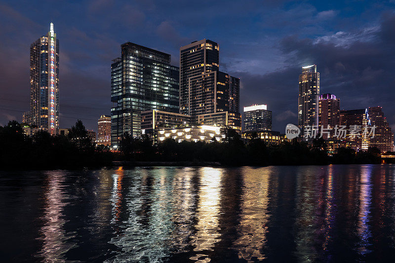 奥斯汀市中心摩天大楼天际线全景城市夜景