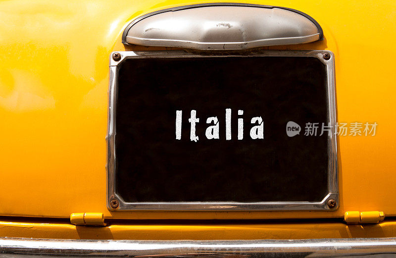 意大利黄色老爷车牌照:“Italia”