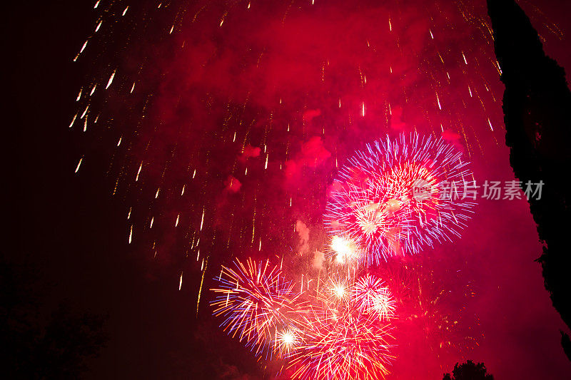 7月4日的烟花庆典，圣诞节和新年