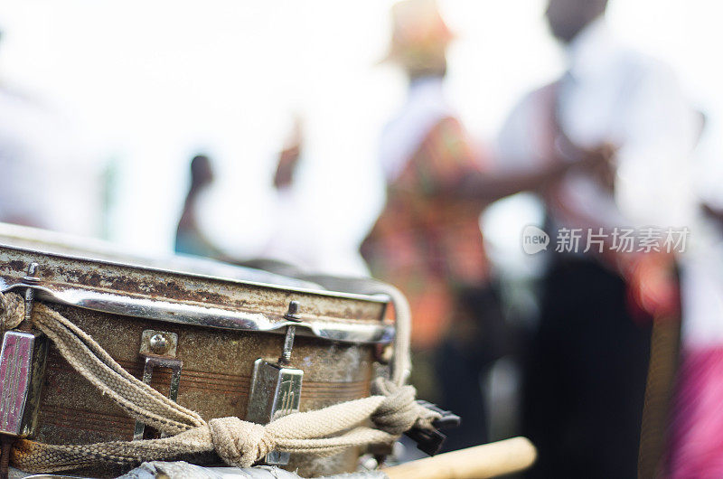 跳舞夫妇在户外