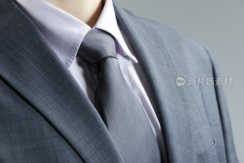 经典的商务着装搭配领带和优雅的西装外套
