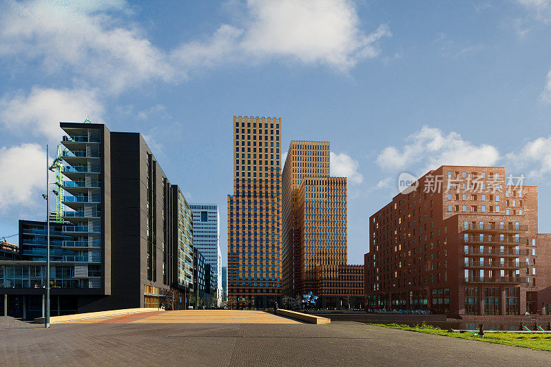 阿姆斯特丹Zuid商业区与办公大楼在荷兰。