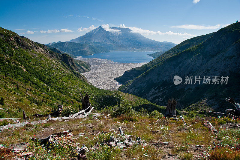 圣海伦斯山和灵湖