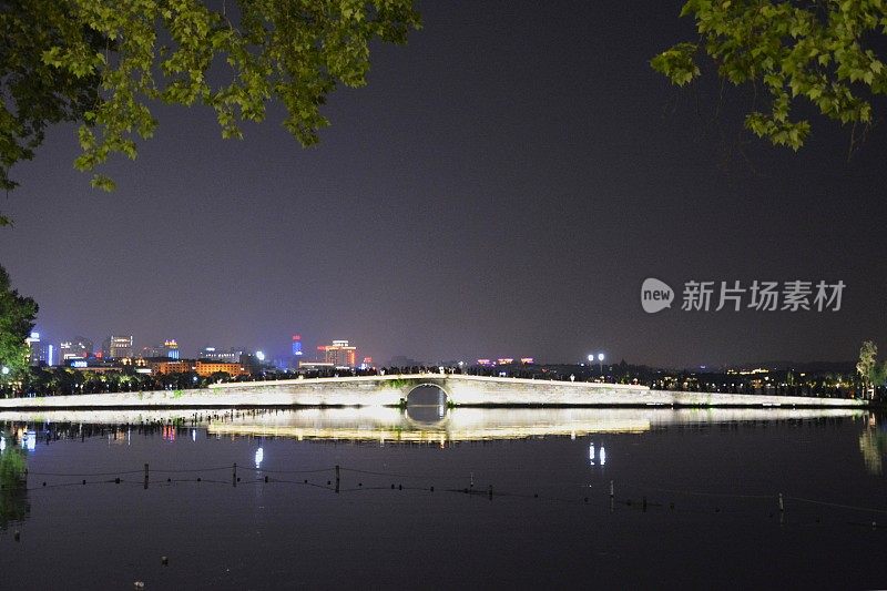 中国杭州西湖上的断桥