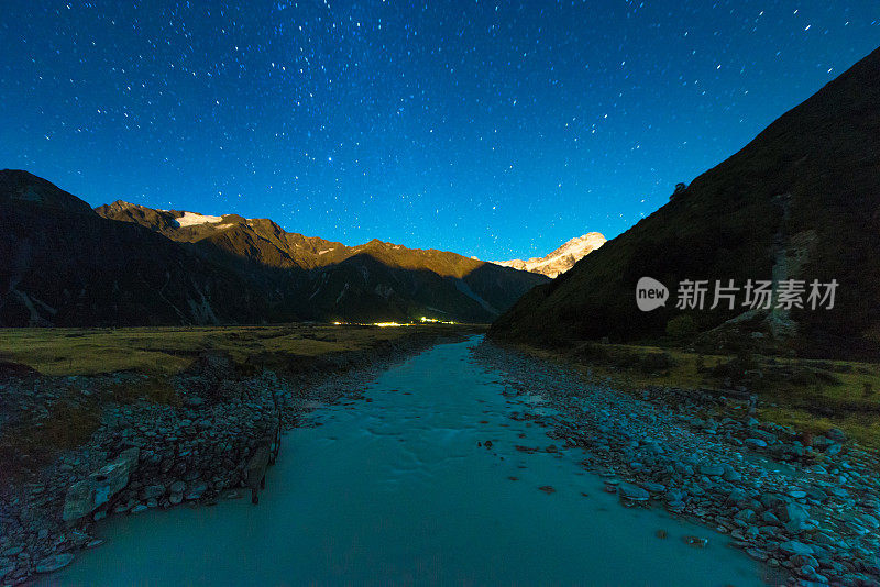 新西兰库克山星光下的夜晚。