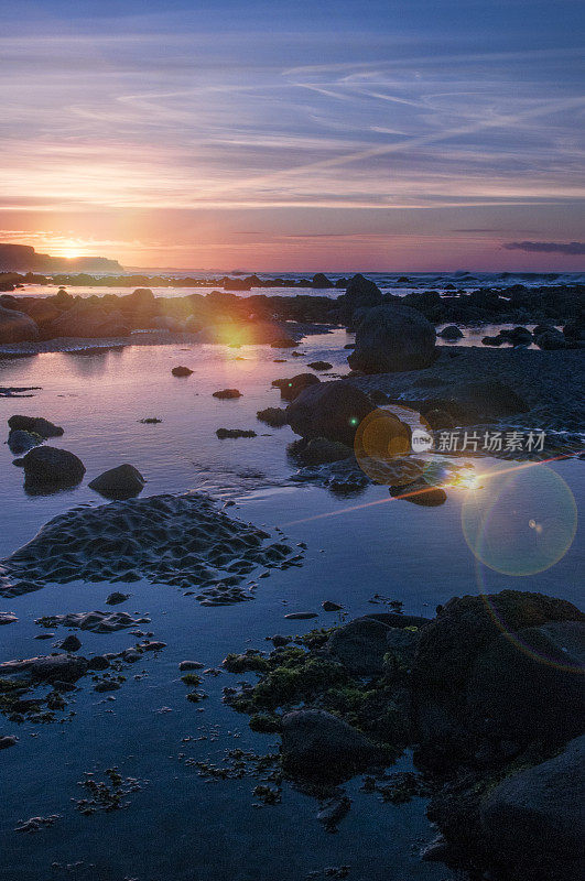 美丽的日出与耀斑