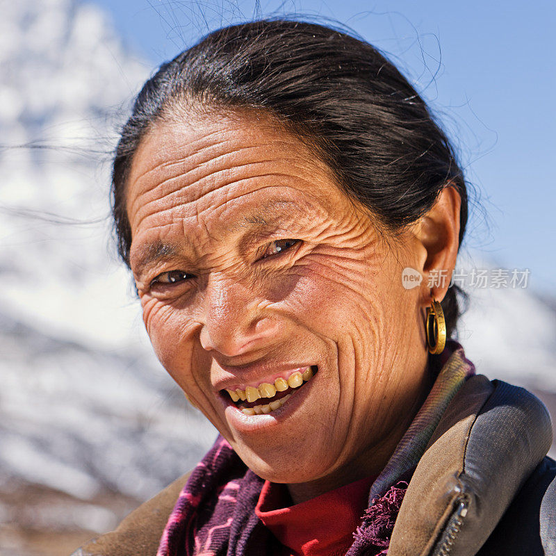 尼泊尔妇女的肖像，喜马拉雅
