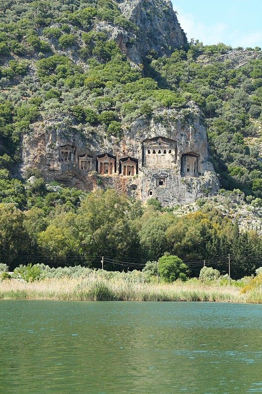 土耳其帕塔拉附近的古老石窟