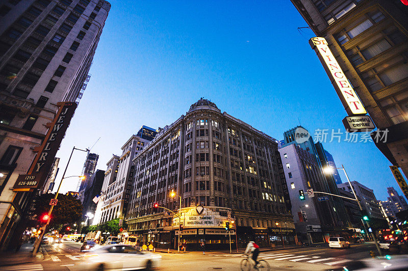 夜晚的洛杉矶市中心-珠宝区。