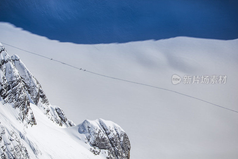 雪中远足，瑞士阿尔卑斯山