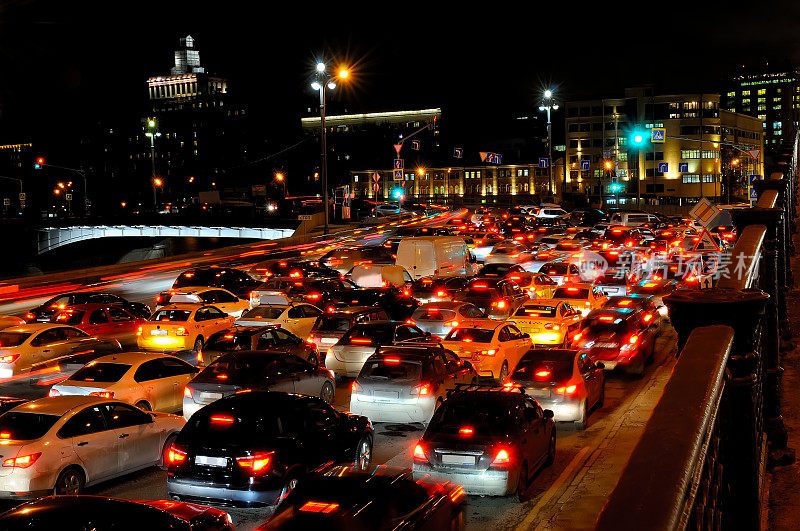 莫斯科晚上的交通堵塞