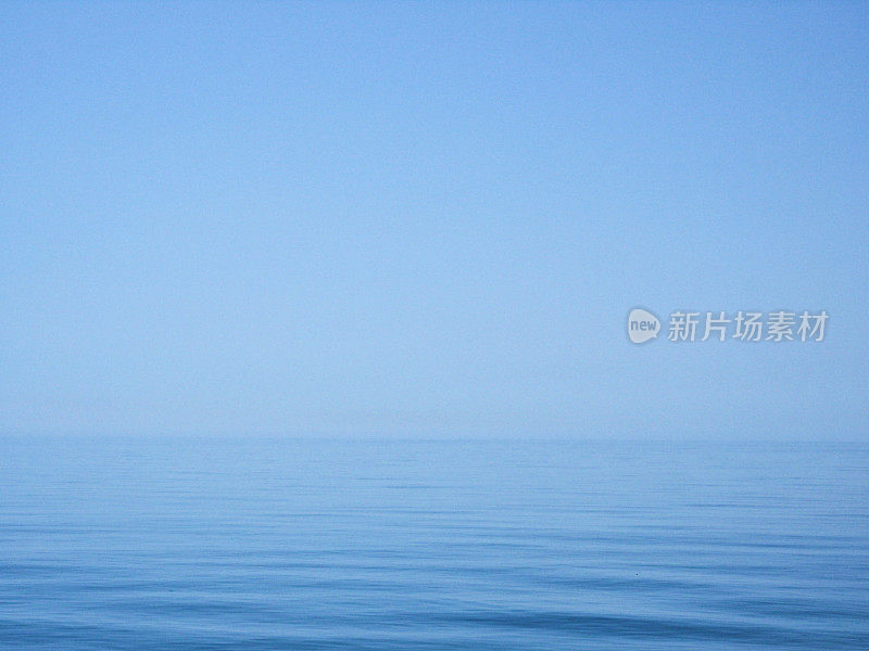 平滑的光运动模糊的海景