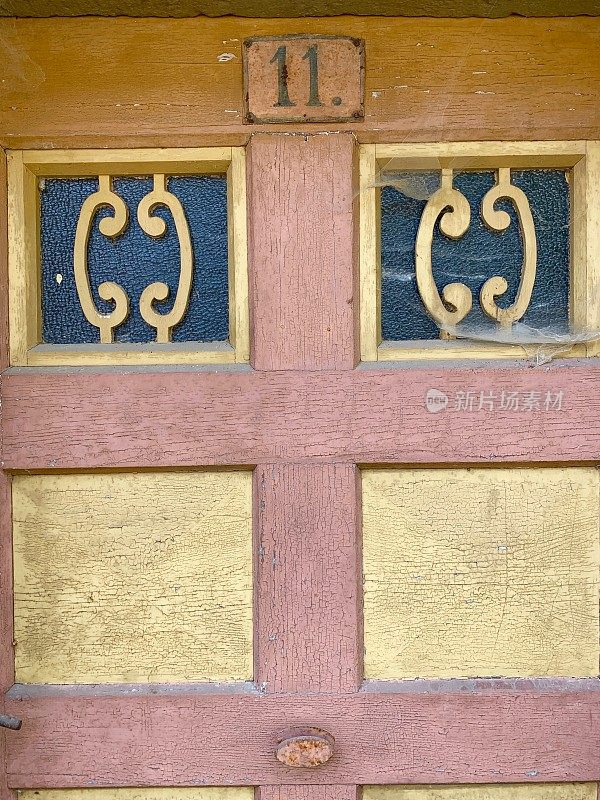 11号房子的古董门