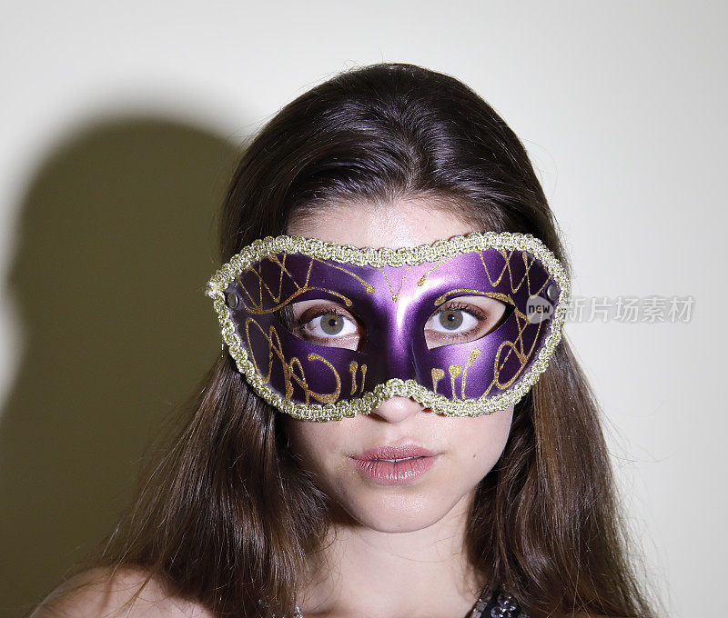 万圣节面具伪装俄罗斯室内女孩模特