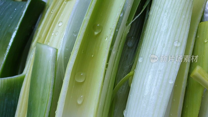 水滴在韭菜