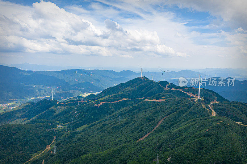 风力发电大面积分布在山区