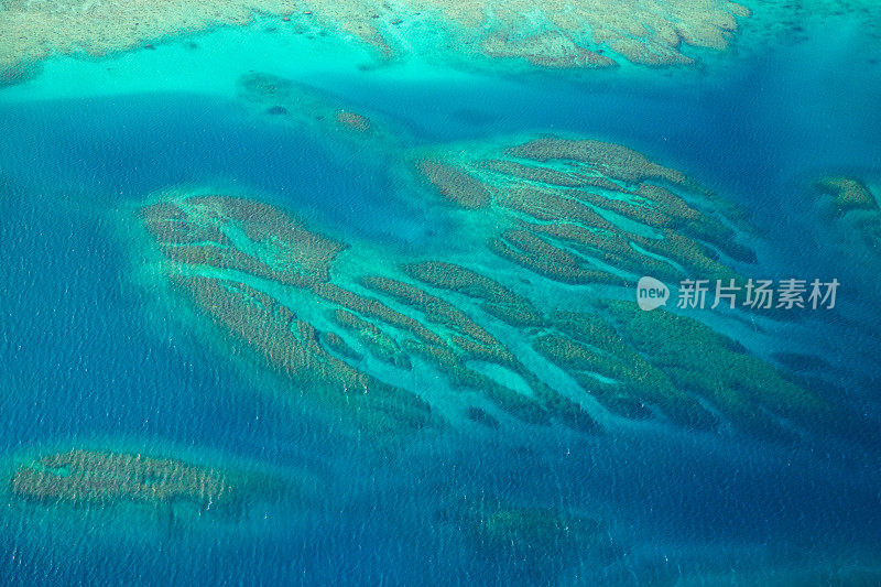 鸟瞰图美丽的珊瑚礁图案