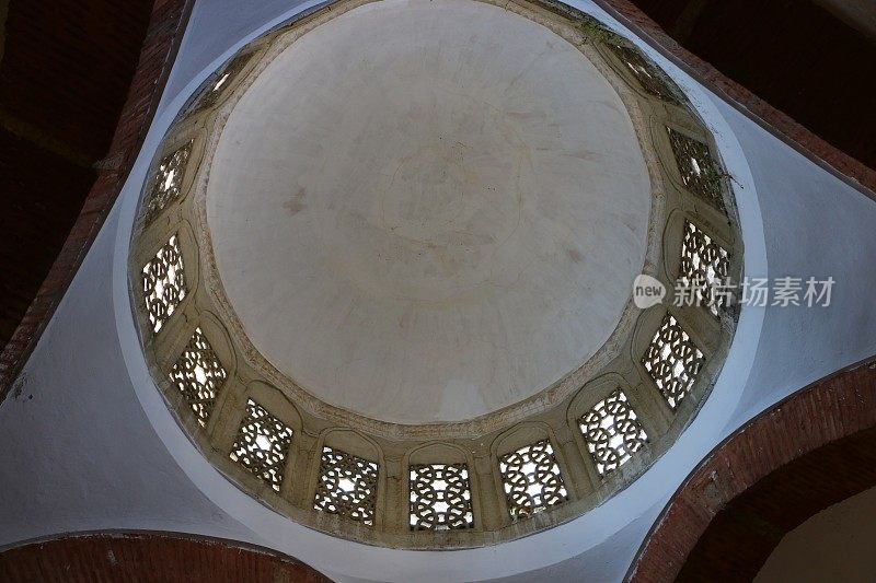 阿里巴沙集市的圆顶，白色无圆顶图案
