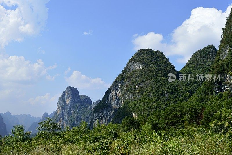 漓江沿线喀斯特峰林地貌