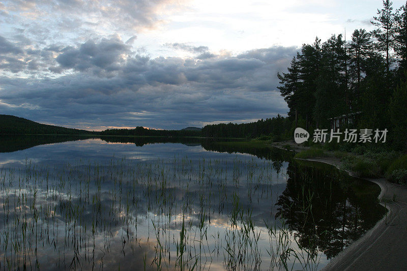 瑞典湖自然景观荒野日落