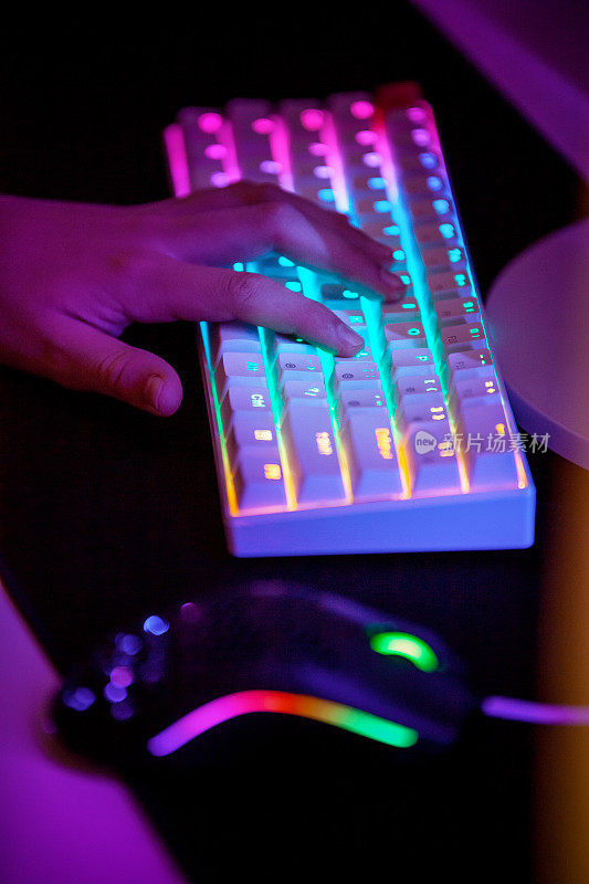 电子竞技RGB鼠标和键盘