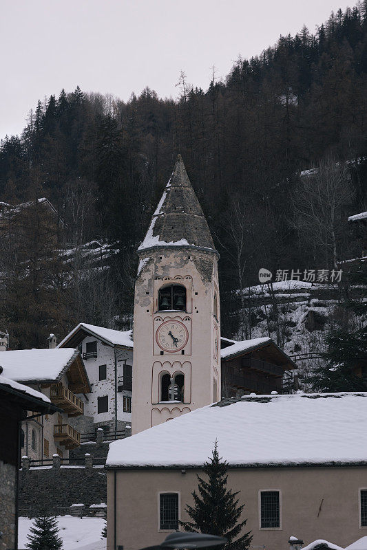 在圣诞期间的Courmayeur主广场