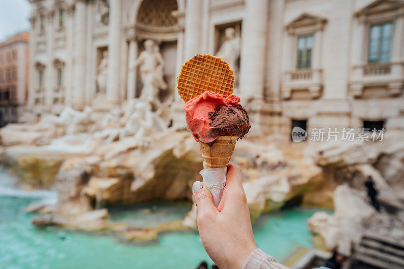 特莱维喷泉前著名的意大利冰淇淋