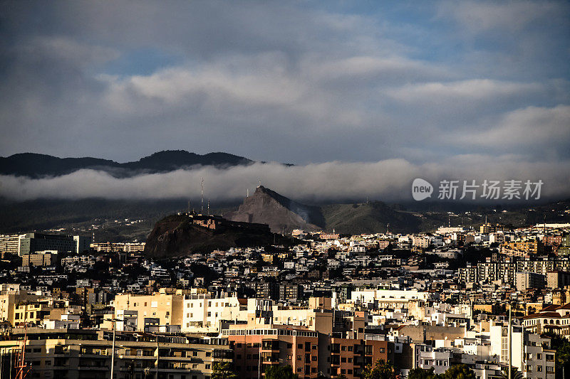 西班牙，特内里费岛的圣克鲁斯和美丽的山峰