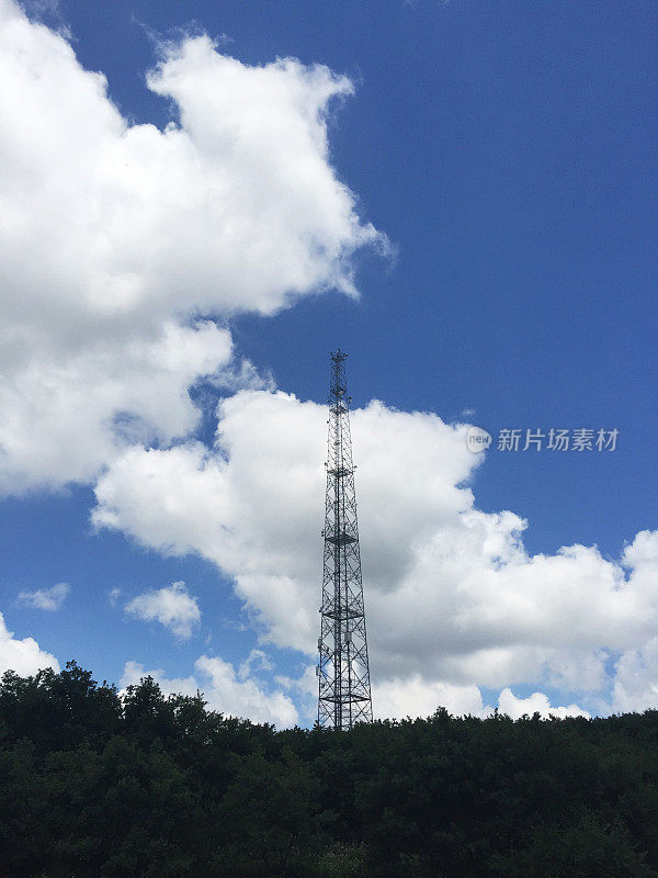 通讯塔的天空背景