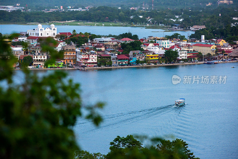 弗洛雷斯岛全景，佩滕湖